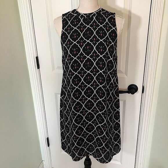 DR2 Dresses & Skirts - 𝅺DR2 black and‎ red floral shift mod dress size XS